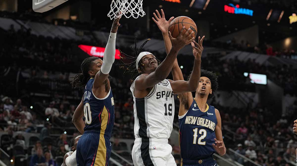 San Antonio Spurs forward Alize Johnson (19) shoots in front of New Orleans Pelicans guard John Petty Jr. (30) and forward John Butler (12) in the second half at the AT&T Center.