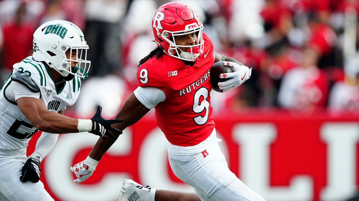Rutgers Scarlet Knights wide receiver Ian Strong (9) runs with the ball past Ohio Bobcats safety Jalen Thomeson (22).
