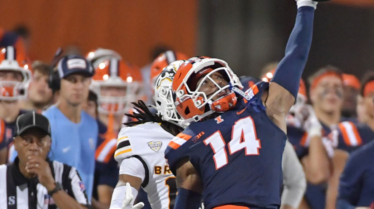 Illinois Fighting Illini defensive back Xavier Scott (14) deflects a pass intended for Western Michigan Broncos wide receiver Aveion Chenault (18) during the second half at Memorial Stadium.