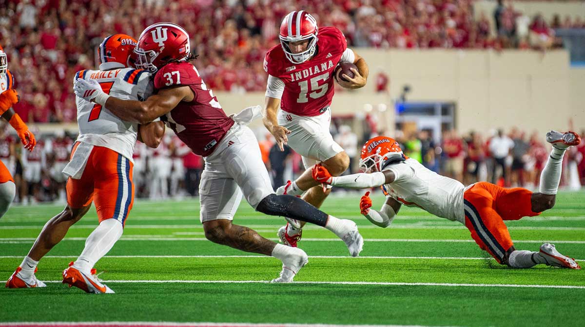Indiana's Fernando Mendoza (15) during the Indiana versus Illinois football game at Memorial Stadium on Saturday, Sept. 20, 2025