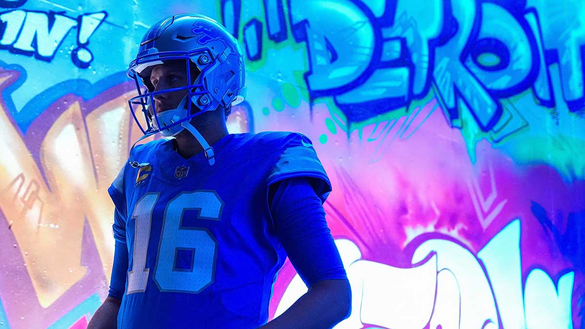 Detroit Lions quarterback Jared Goff (16) gets ready to take the field against Chicago Bears at Ford Field in Detroit on Sunday, Sept. 14, 2025.