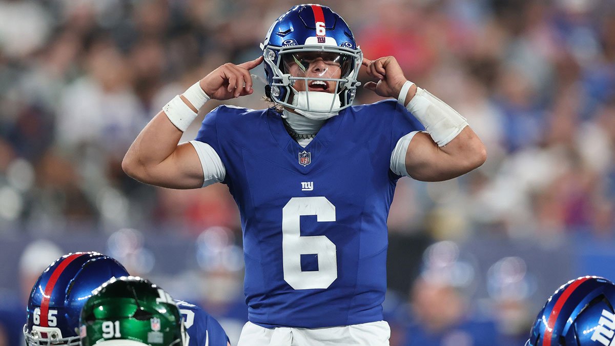 New York Giants quarterback Jaxson Dart (6) signals during the second half against the New York Jets at MetLife Stadium.