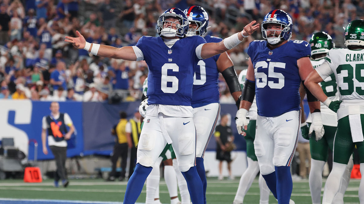New York Giants quarterback Jaxson Dart (6) celebrates his rushing touchdown during the second half against the New York Jets at MetLife Stadium. 