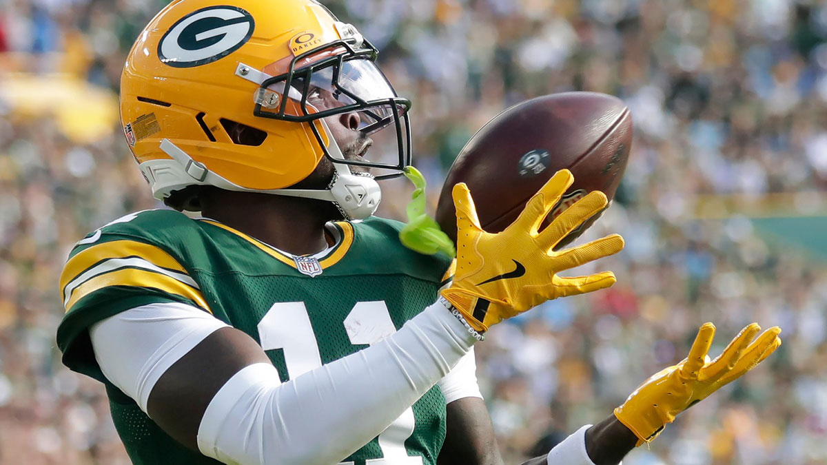 Packers news: Jayden Reed leaves TNF with apparent shoulder injury