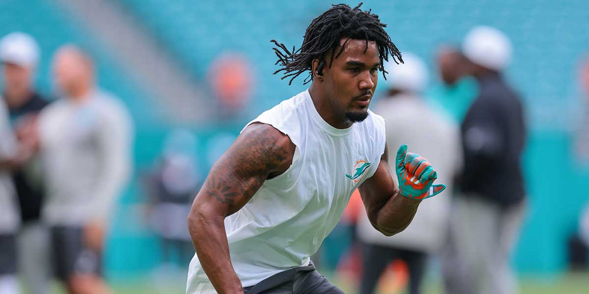 Miami Dolphins wide receiver Jaylen Waddle (17) warms up before the game against the Jacksonville Jaguars at Hard Rock Stadium.