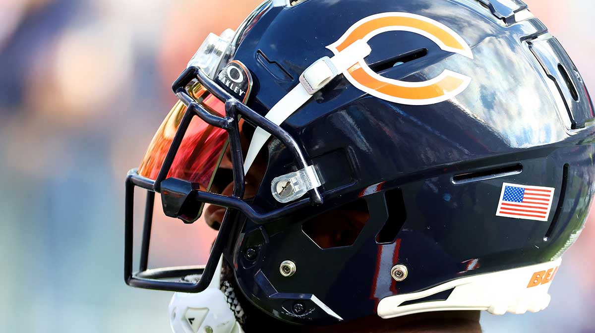 Chicago Bears cornerback Jaylon Johnson (1) practices before the game against the New England Patriots at Soldier Field.