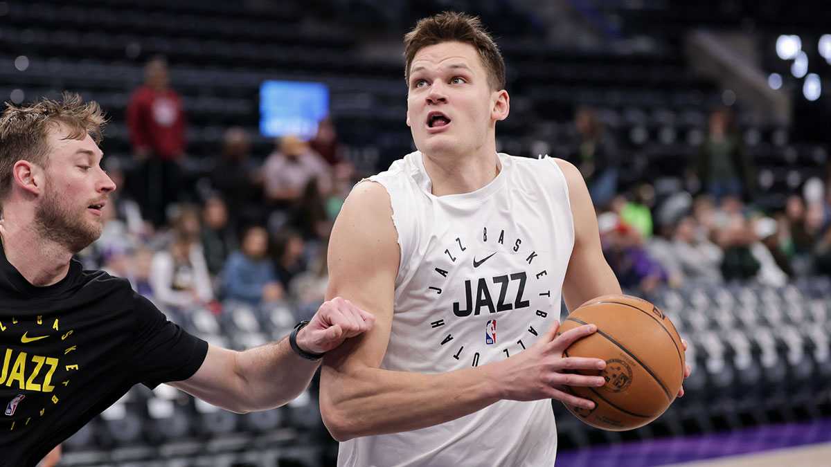 Jazz center Walker Kessler (24) warms up before the game against the Chicago Bulls at Delta Center