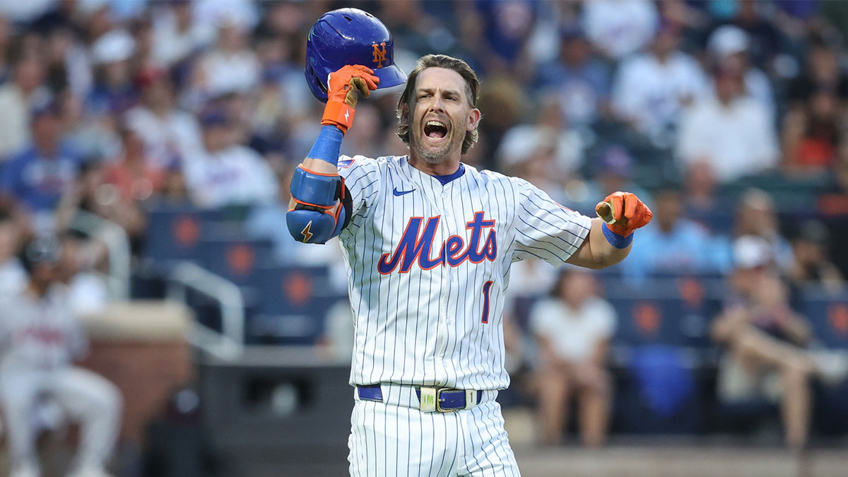 New York Mets second baseman Jeff McNeil (1) reacts after lining out in the second inning against the Atlanta Braves at Citi Field.