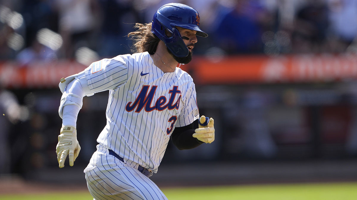 New York Mets designated hitter Jesse Winker (3) runs out a double against the Arizona Diamondbacks during the eighth inning at Citi Field.