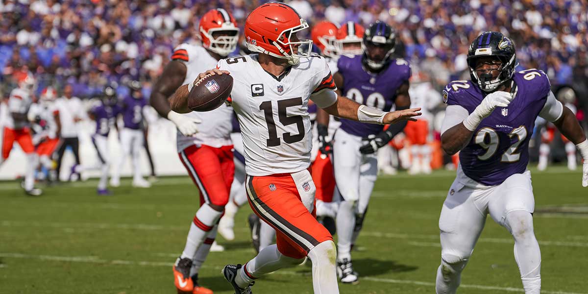 Cleveland Browns quarterback Joe Flacco (15) during the fourth quarter at M&T Bank Stadium.