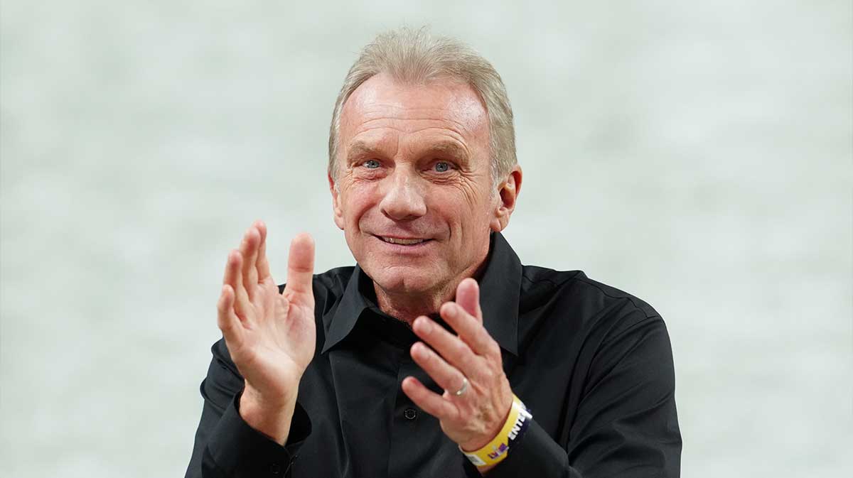 San Francisco 49ers former quarterback Joe Montana cheers in the first quarter in Super Bowl LVIII against the Kansas City Chiefs