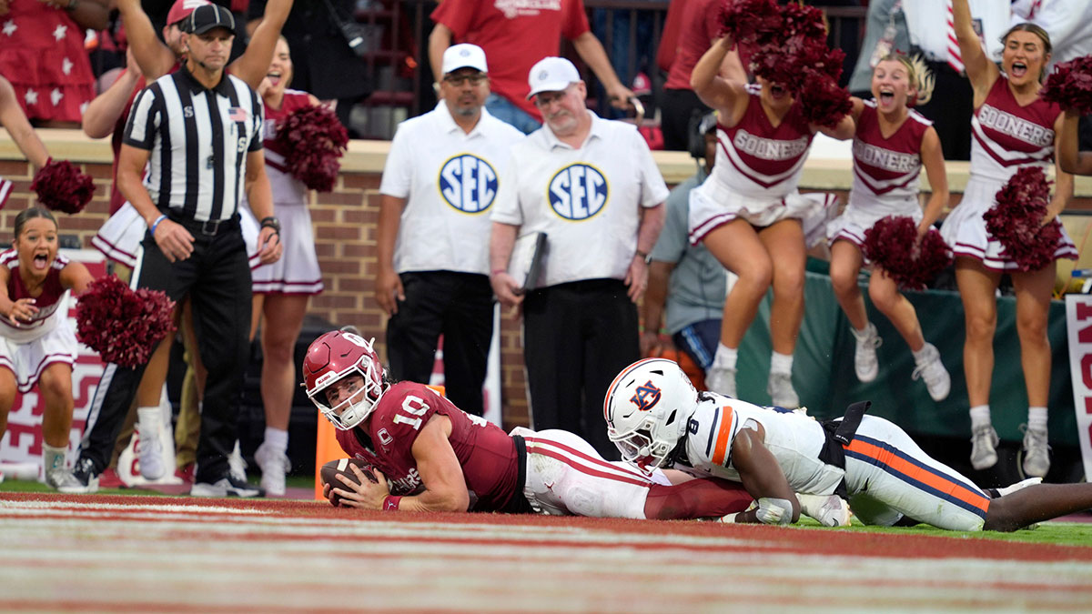 Oklahoma Sooners quarterback John Mateer (10) scores a touchdown in front of Auburn Tigers safety Kaleb Harris (8) during a college football game between the University of Oklahoma Sooners (OU) and the Auburn Tigers at Gaylord Family Ð Oklahoma Memorial Stadium in Norman, Okla., Saturday,Sept. 20, 2025. Oklahoma won 24-17.