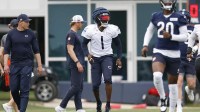 Chicago Bears cornerback Jaylon Johnson (1) warms up during minicamp at Halas Hall.