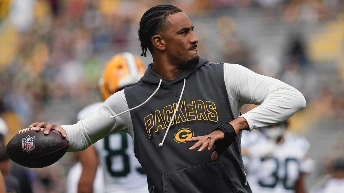 Green Bay Packers quarterback Jordan Love (10) throws a pass during warmups prior to the game against the Seattle Seahawks at Lambeau Field.
