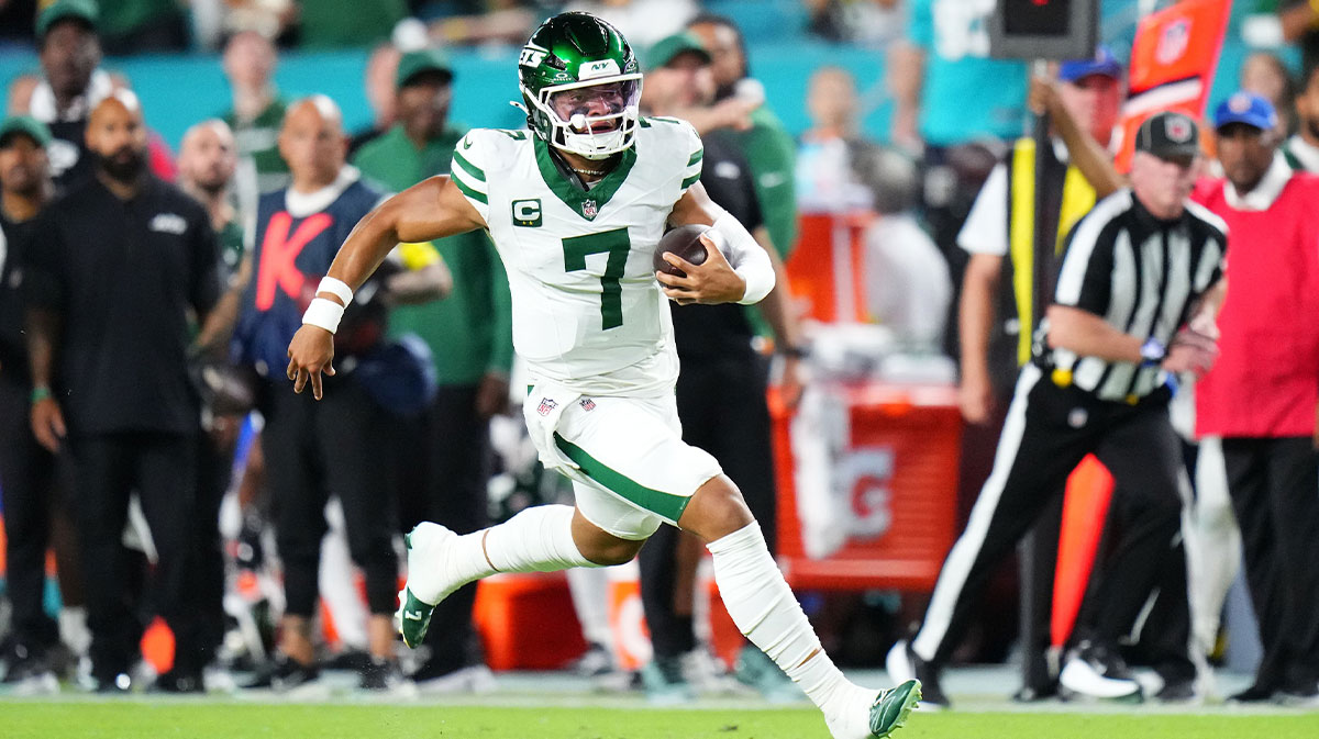 New York Jets quarterback Justin Fields (7) rushes the ball against the Miami Dolphins during the first half at Hard Rock Stadium.
