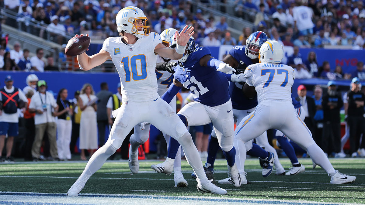 Los Angeles Chargers quarterback Justin Herbert (10) drops back to pass during the fourth quarter against the New York Giants at MetLife Stadium.