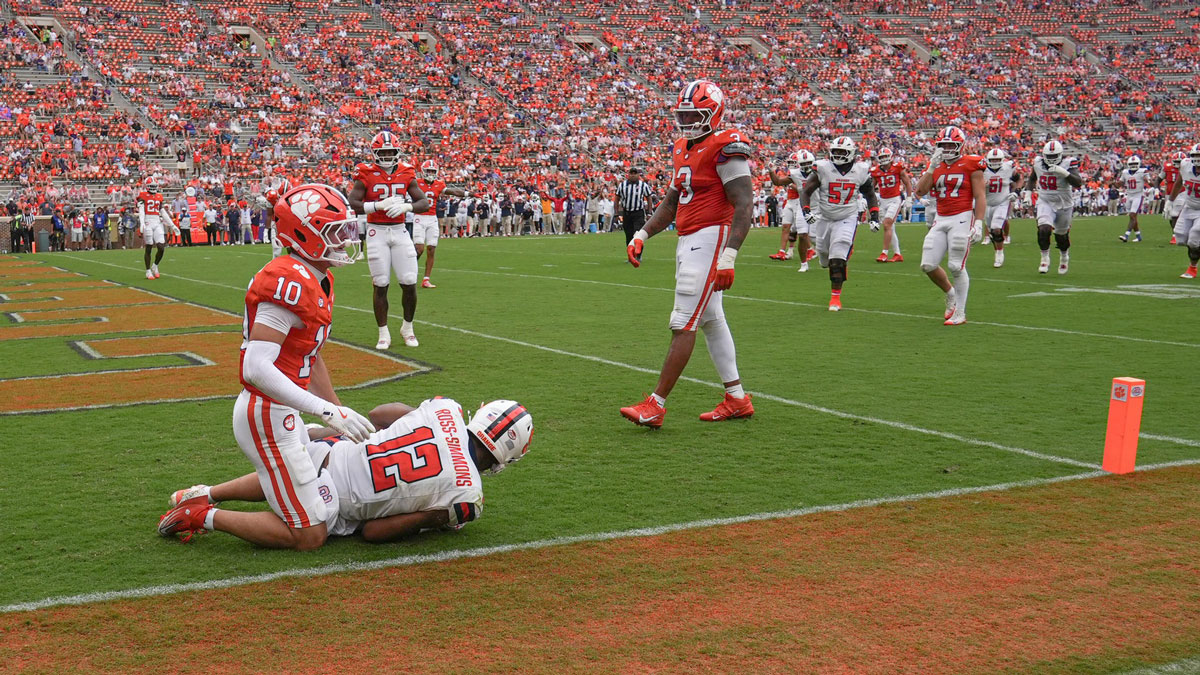 Syracuse Orange wide receiver Justus Ross-Simmons (12) makes a touchdown catch while defended by Clemson Tigers cornerback Jeadyn Lukus (10) in the third quarter at Memorial Stadium.
