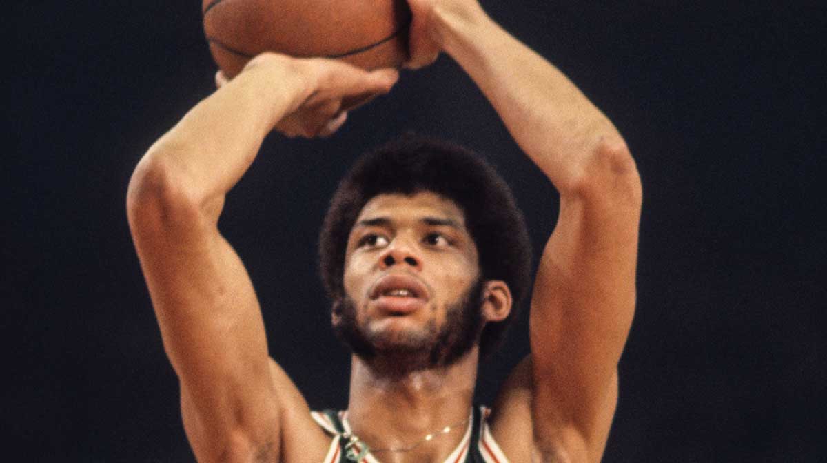 Milwaukee Bucks center Kareem Abdul-Jabbar (33).