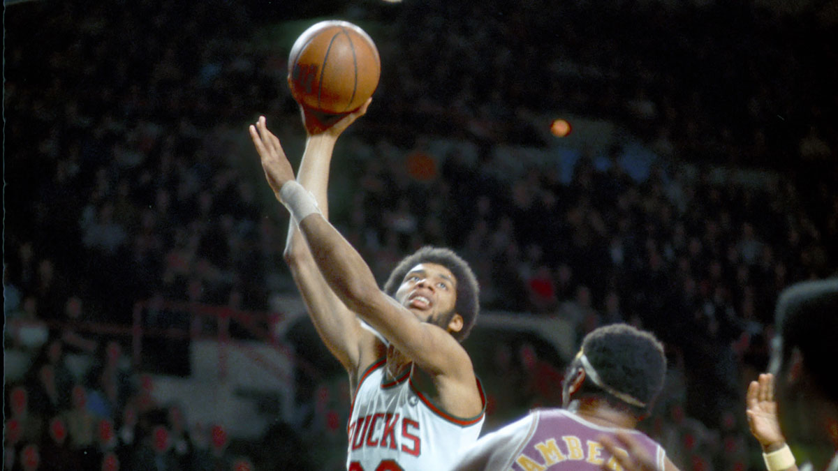Milwaukee Bucks center (33) Kareem Abdul- Jabbar formerly known as Lew Alcindor in action against the Los Angeles Lakers during the 1971-72 season.
