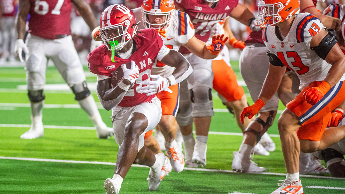 Indiana's Khobe Martin (28) runs for a touchdown during the Indiana versus Illinois football game at Memorial Stadium on Saturday, Sept. 20, 2025