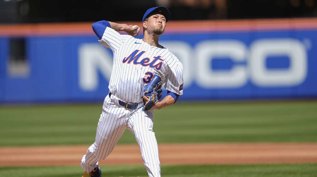 New York Mets pitcher Kodai Senga (34) delivers a pitch against the Miami Marlins during the third inning at Citi Field. 