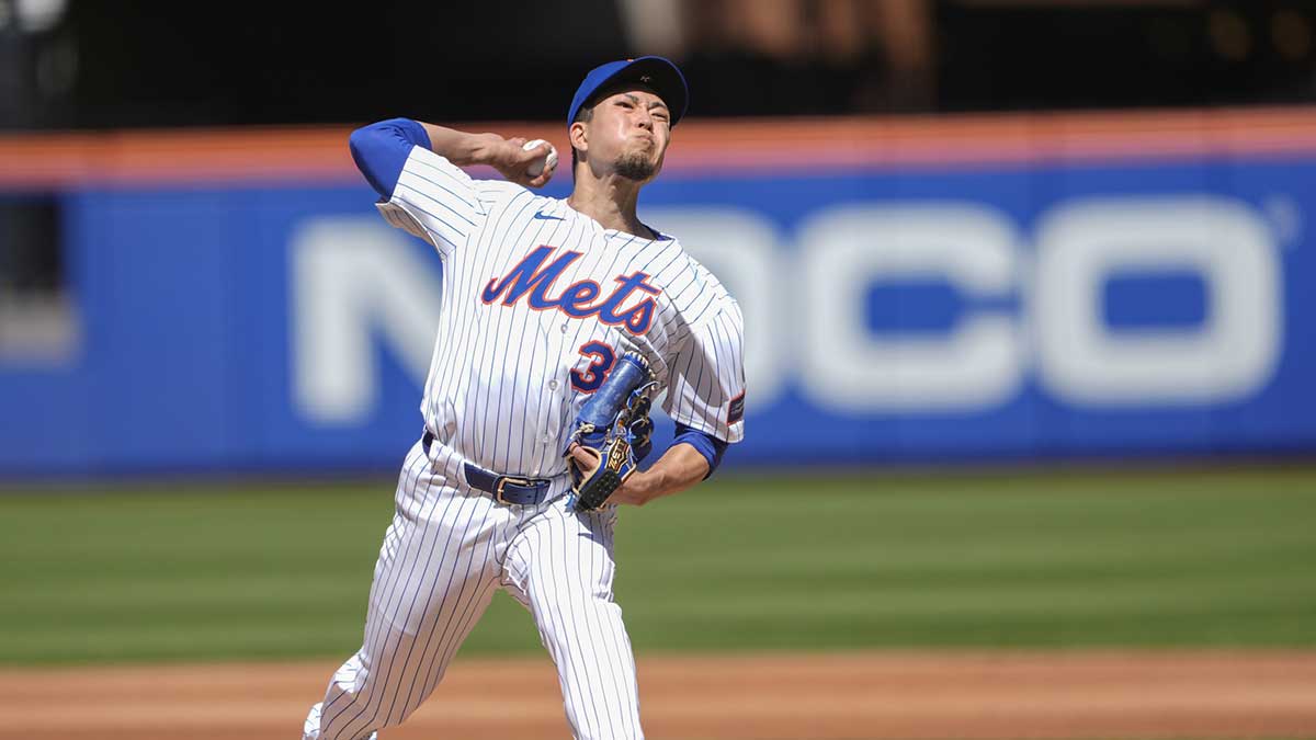 New York Mets pitcher Kodai Senga (34) delivers a pitch against the Miami Marlins during the third inning at Citi Field