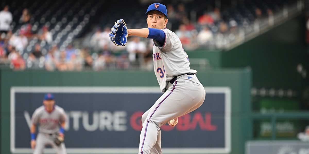New York Mets starting pitcher Kodai Senga (34) throws a pitch against the Washington Nationals during the first inning at Nationals Park.