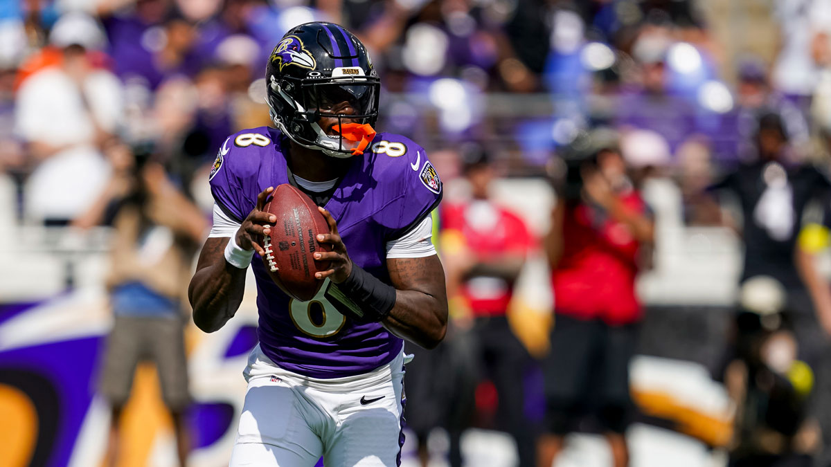 Baltimore Ravens quarterback Lamar Jackson (8) looks to pass during the second quarter at M&T Bank Stadium.