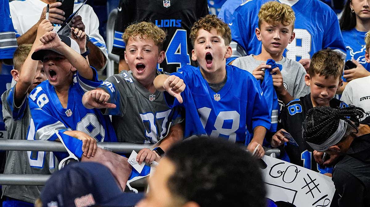 Detroit Lions fans boos against Chicago Bears quarterback Caleb Williams (18) warm up at Ford Field in Detroit on Sunday, Sept. 14, 2025.