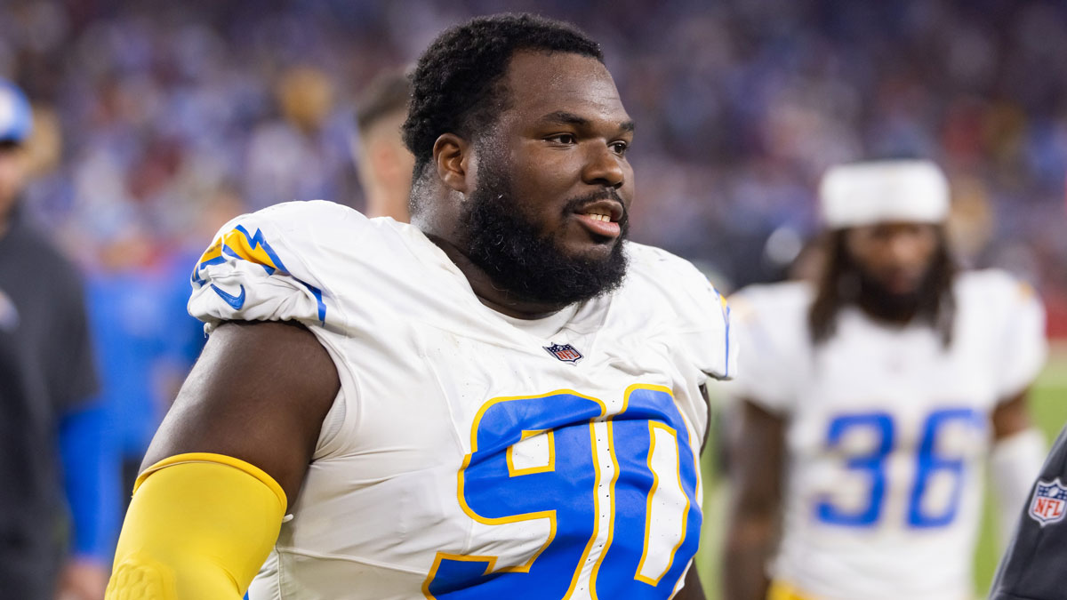 Los Angeles Chargers defensive tackle Teair Tart (90) against the Arizona Cardinals at State Farm Stadium.