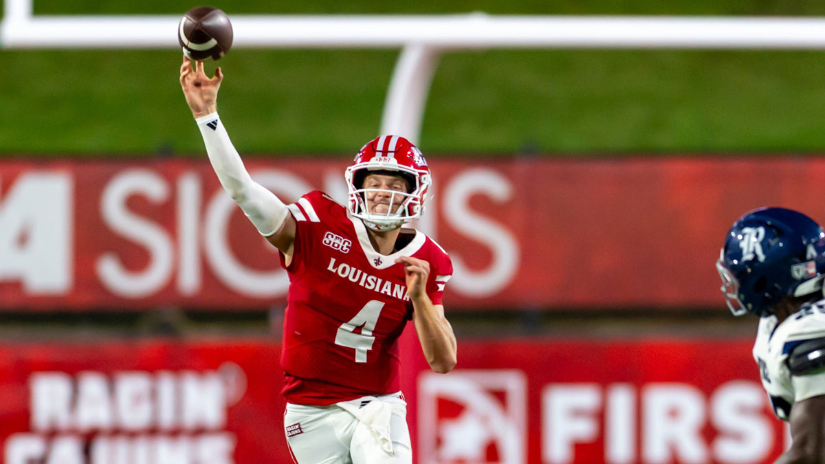 Cajuns quarterback Walker Howard 4, Louisianas Ragin Cajuns take on Rice. Saturday, Aug. 30, 2025.