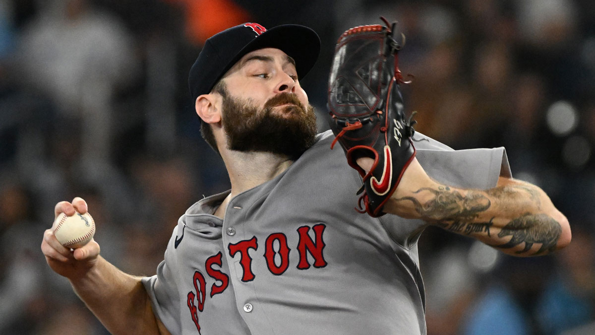 Boston Red Sox starting pitcher Lucas Giolito (54) delivers a pitch against the Toronto Blue Jays in the first inning at Rogers Centre