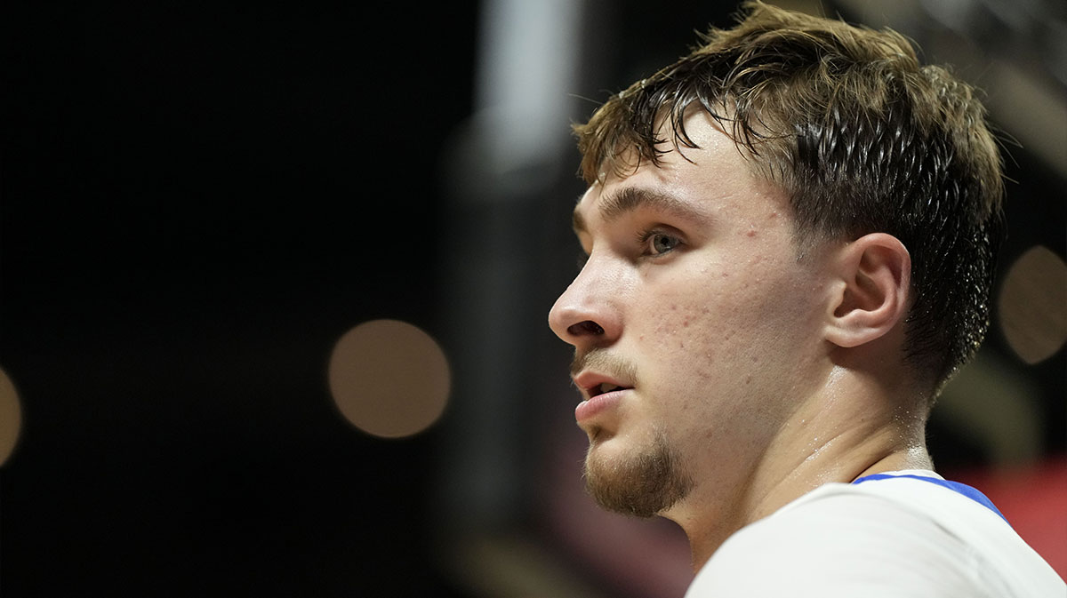 Mavericks forward Cooper Flagg (32) looks on against the Los Angeles Lakers in the fourth quarter of their game at Thomas & Mack Center