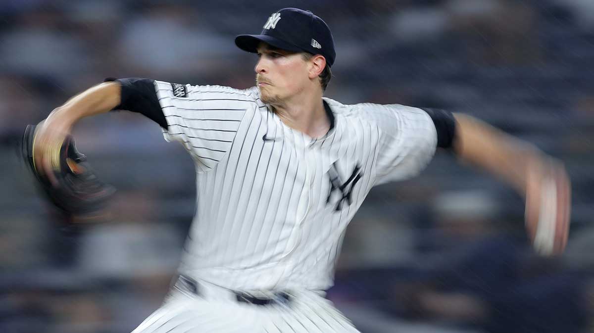 New York Yankees starting pitcher Max Fried (54) pitches against the Chicago White Sox during the sixth inning at Yankee Stadium.