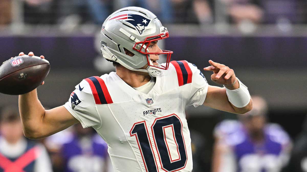 New England Patriots quarterback Drake Maye (10) throws a pass against the Minnesota Vikings during the first quarter at U.S. Bank Stadium.