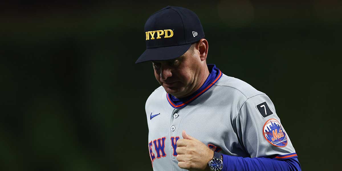 Mets manager Carlos Mendoza (64) jogs back