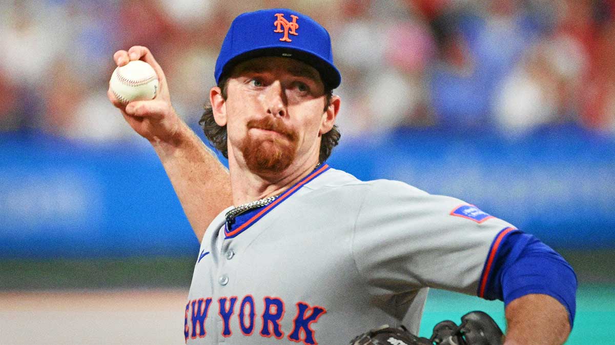 New York Mets pitcher Nolan McLean (26) throws a pitch during the fourth inning against the Philadelphia Phillies at Citizens Bank Park.