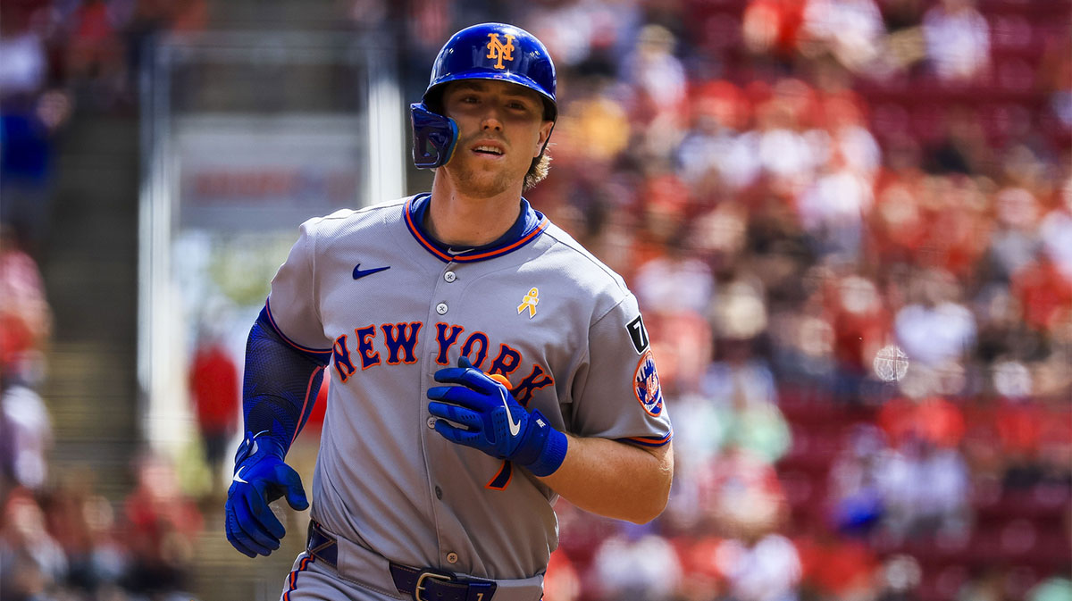 New York Mets third baseman Brett Baty (7) runs the bases after hitting a solo home run in the third inning against the Cincinnati Reds at Great American Ball Park.