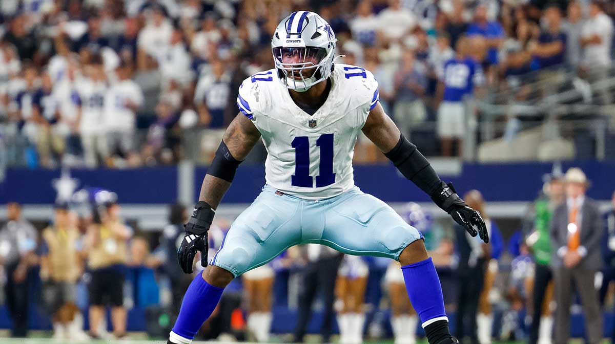 Dallas Cowboys linebacker Micah Parsons (11) drops back in coverage during the fourth quarter against the Baltimore Ravens at AT&T Stadium.