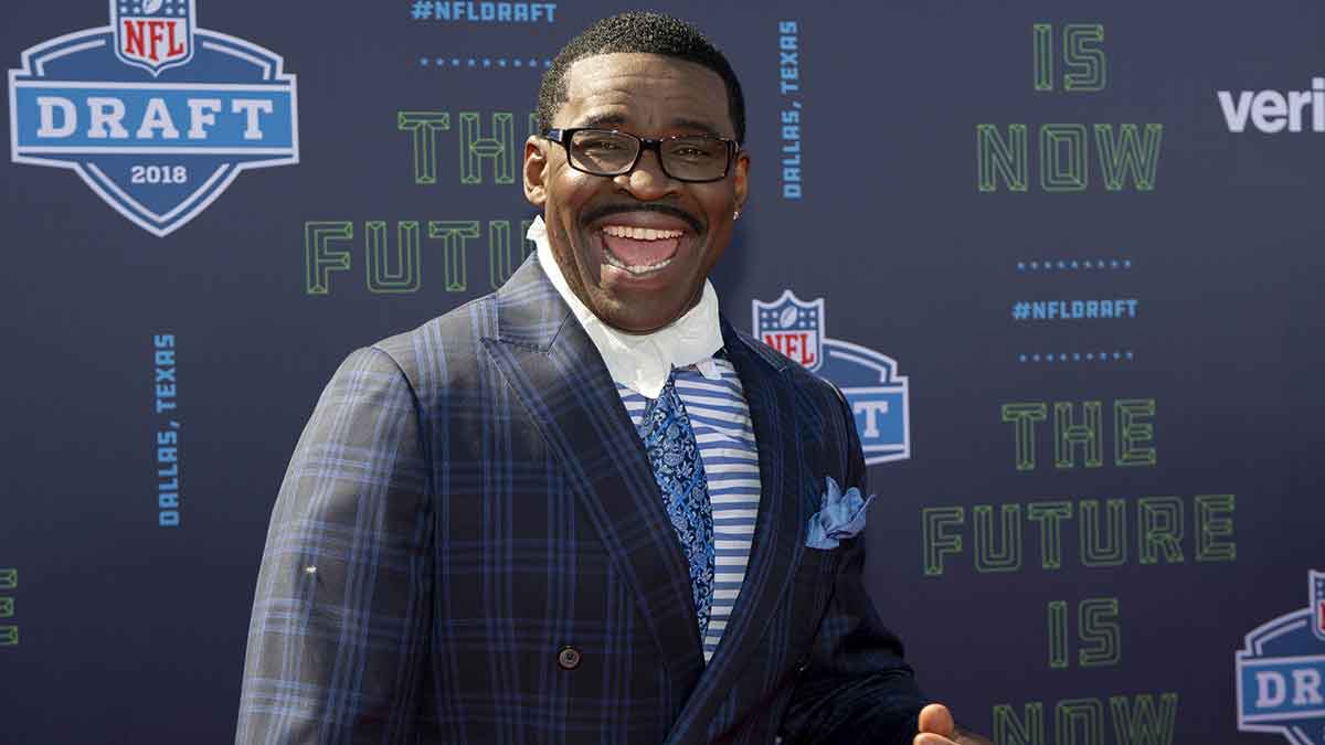 Dallas Cowboys former wide receiver Michael Irvin arrives on the red carpet before the 2018 NFL Draft at AT&T Stadium.