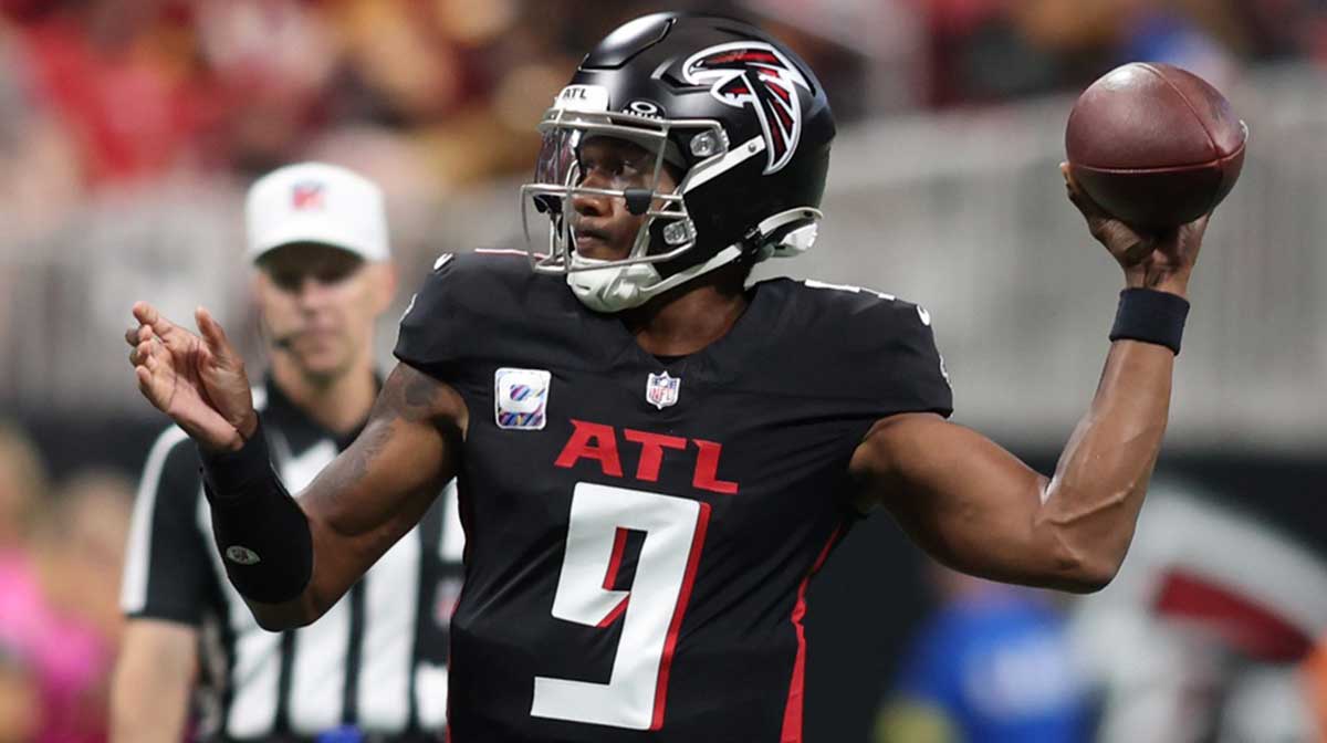  Atlanta Falcons quarterback Michael Penix Jr. (9) throws during the first half against the Washington Commanders at Mercedes-Benz Stadium.
