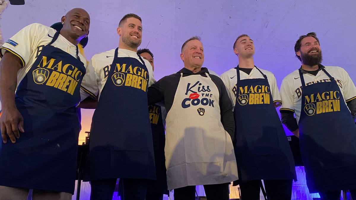 Brewers fans show out for Pat Murphy pancake party