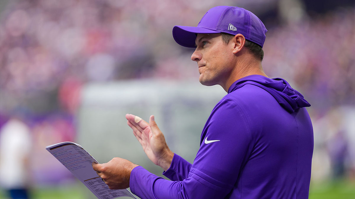 Minnesota Vikings head coach Kevin O'Connell claps to the crowd before the game against the Houston Texans at U.S. Bank Stadium.