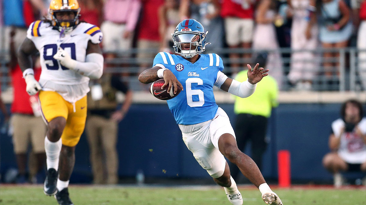 Mississippi Rebels quarterback Trinidad Chambliss (6) runs the ball during the fourth quarter against the LSU Tigers at Vaught-Hemingway Stadium. 