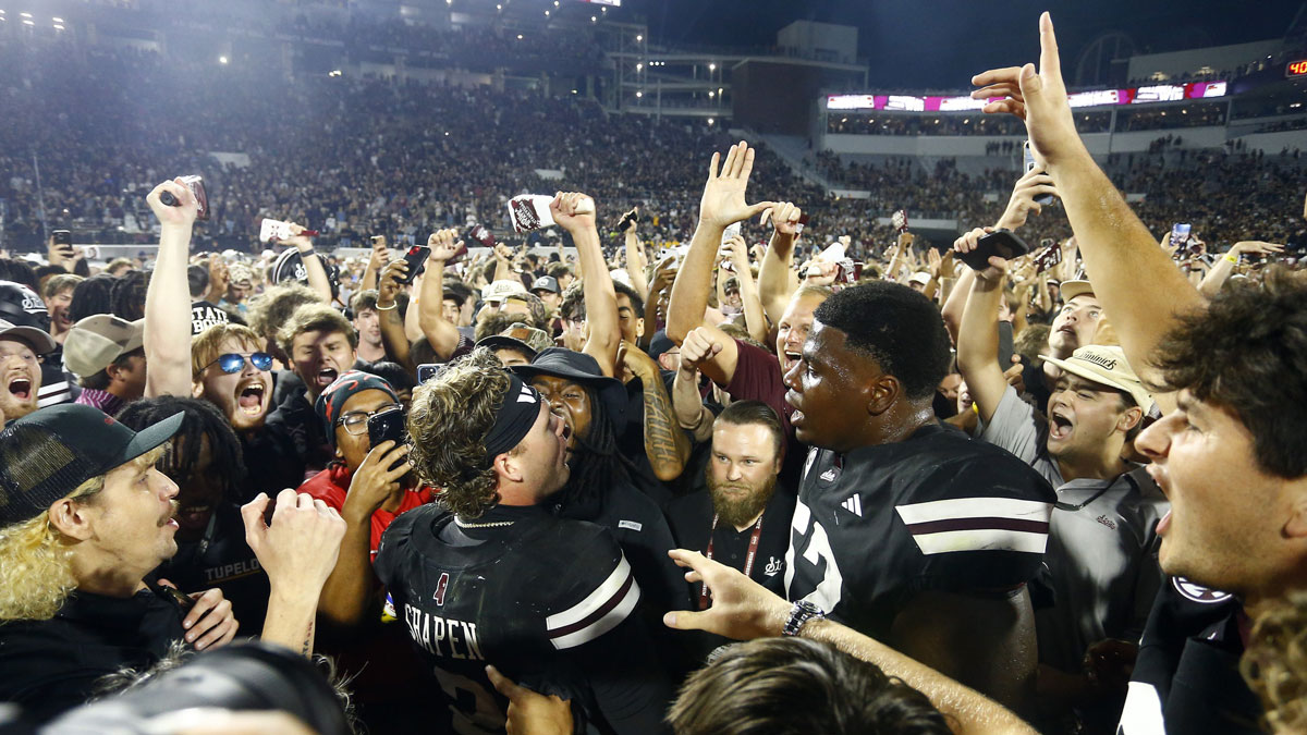 Mississippi State football fans steal goal post after incredible win over Arizona State