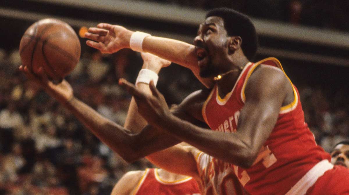 Houston Rockets center Moses Malone (24) against the Atlanta Hawks.