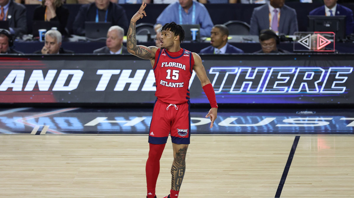 Florida Atlantic Owls guard Alijah Martin (15) celebrates after scoring against the San Diego State Aztecs during the second half in the semifinals of the Final Four of the 2023 NCAA Tournament at NRG Stadium.
