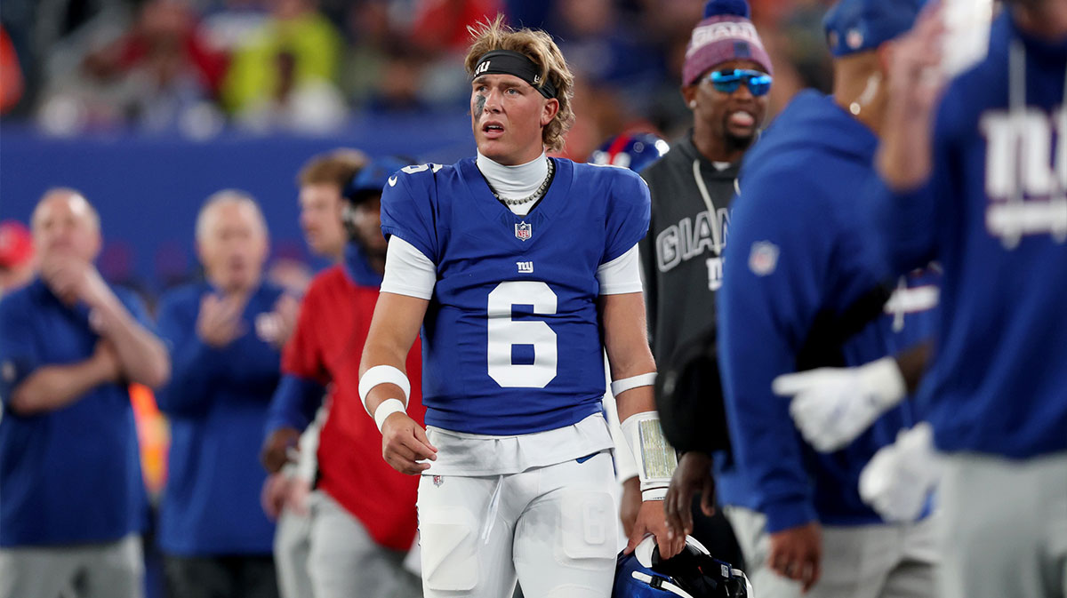 New York Giants quarterback Jaxson Dart (6) reacts in the second quarter against the Kansas City Chiefs at MetLife Stadium.