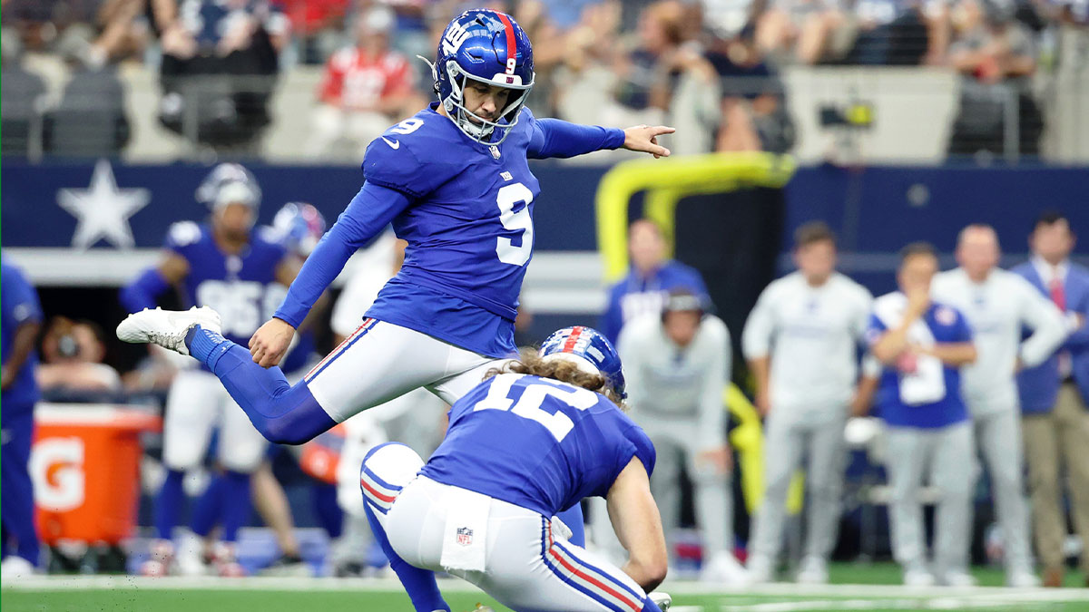 New York Giants place kicker Graham Gano (9) attempts a field goal against the Dallas Cowboys during the third quarter at AT&T Stadium.