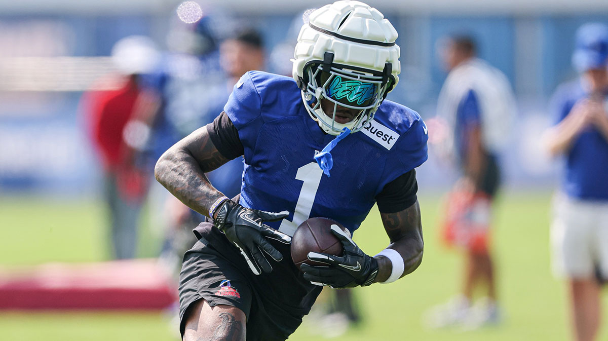 New York Giants wide receiver Malik Nabers (1) makes a catch during training camp at Quest Diagnostics Training Center.